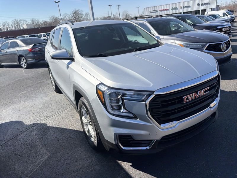 Used 2022 GMC Terrain SLEImage 3