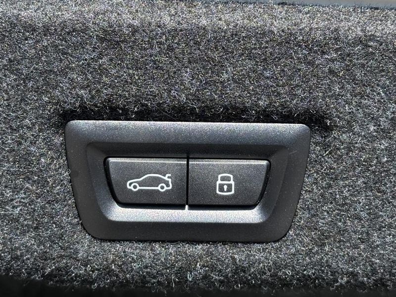 2025 BMW i5 eDrive40Image 16