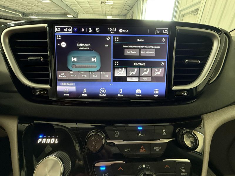 Used 2022 Chrysler Pacifica Touring LImage 25
