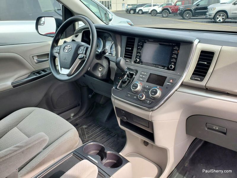 Used 2018 Toyota Sienna LE