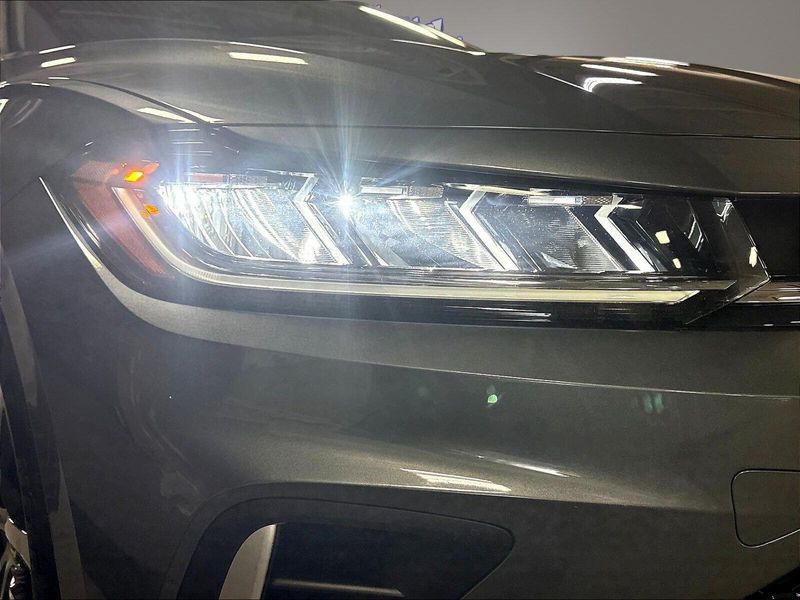 Used 2025 Volkswagen Jetta SE w/SunroofImage 35