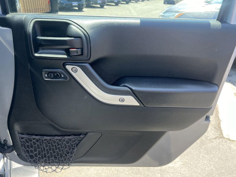 Used 2018 Jeep Wrangler JK SaharaImage 18