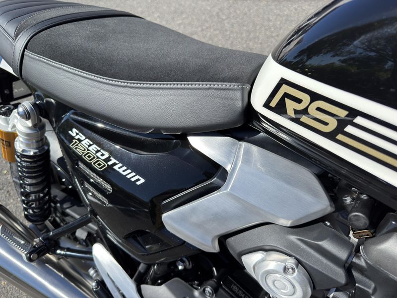 2025 Triumph Speed Twin 1200 RS - SAPPHIRE BLACK 
