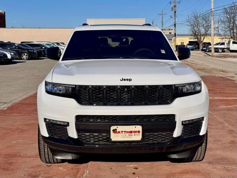 New 2025 Jeep Grand Cherokee L Limited 4x2Image 2