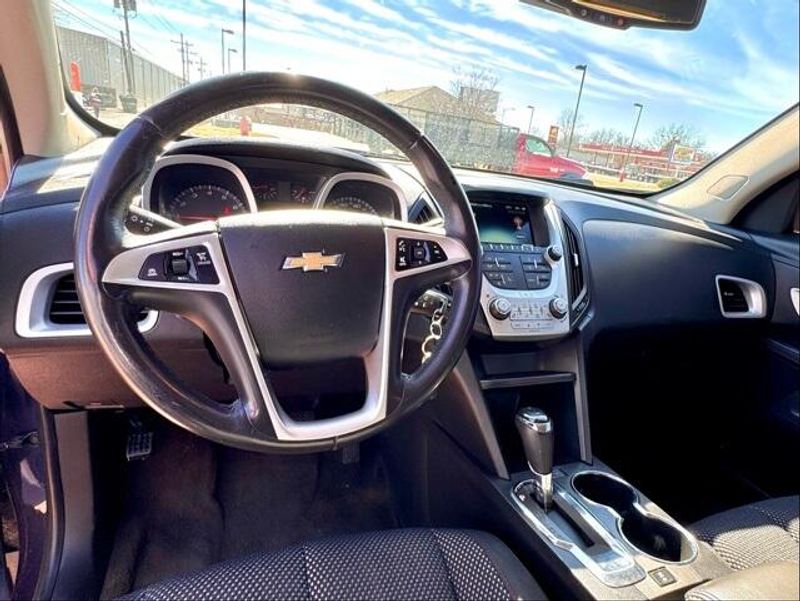 Used 2017 Chevrolet Equinox LTImage 9