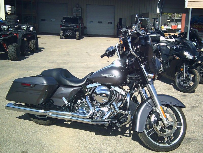 USED 2015 HARLEY STREET GLIDE SPECIAL Image 2
