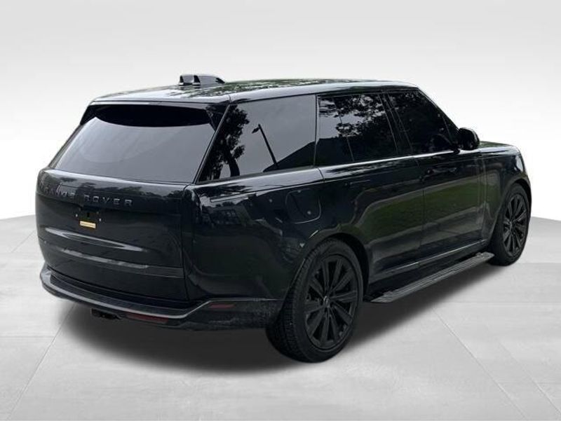 2025 Land Rover Range Rover SE