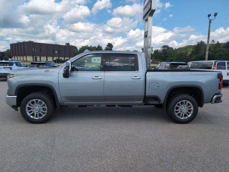 2025 Chevrolet Silverado 3500HD LTZ photo 2
