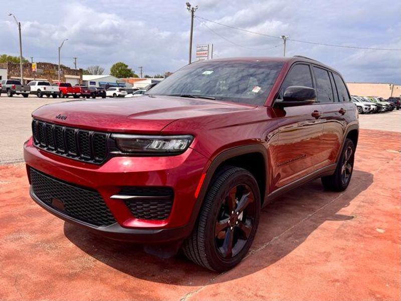 Used 2025 Jeep Grand Cherokee Altitude XImage 1