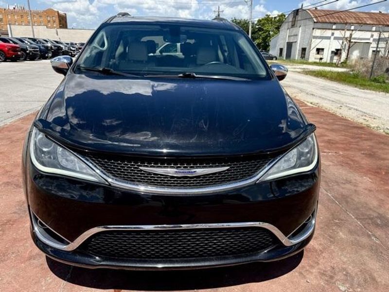 Used 2020 Chrysler Pacifica LimitedImage 2