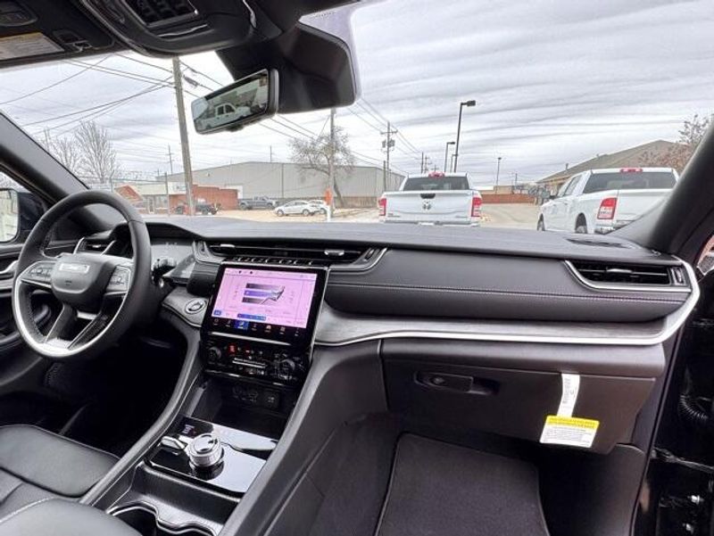 New 2025 Jeep Grand Cherokee Limited 4x4Image 13