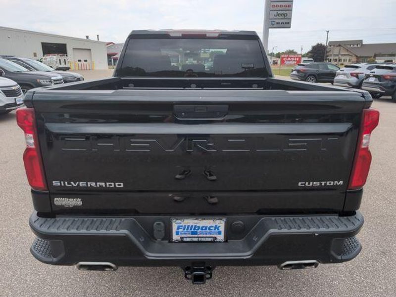 2019 Chevrolet Silverado 1500 Custom photo 4