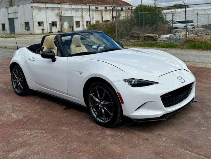 2019 Mazda MX-5 Miata ClubImage 4