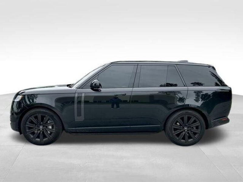 2025 Land Rover Range Rover SE