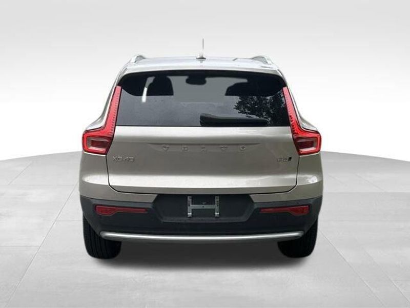 2024 Volvo XC40 Plus Bright Theme