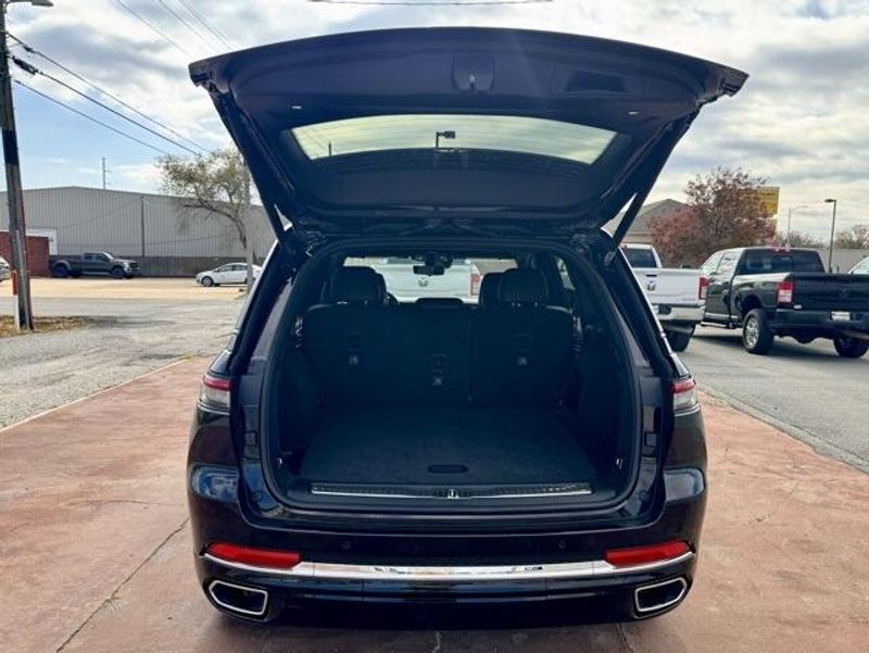 New 2025 Jeep Grand Cherokee Overland 4x4Image 7