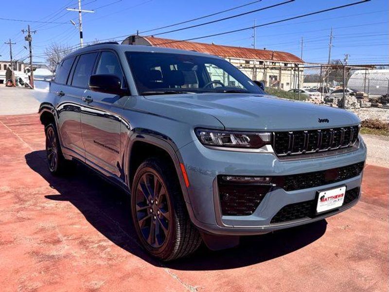 New 2026 Jeep Grand Cherokee L Limited Reserve 4x4Image 3