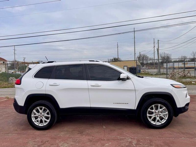 Used 2015 Jeep Cherokee LatitudeImage 4