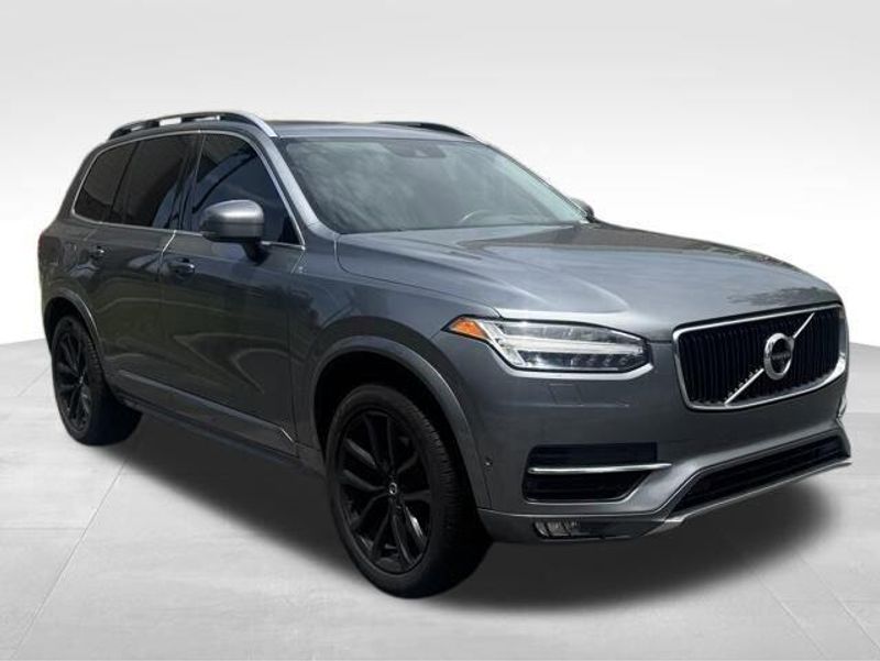 2016 Volvo XC90 T6 Momentum