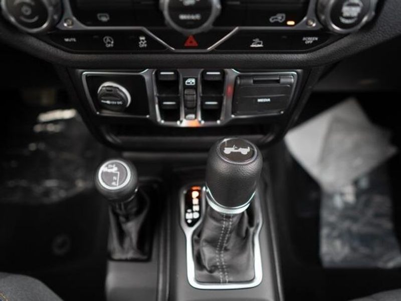 New 2025 Jeep Wrangler Sport SImage 14