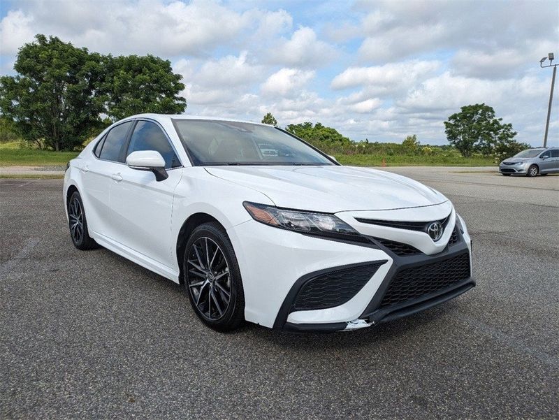 2021 Toyota Camry Image 2