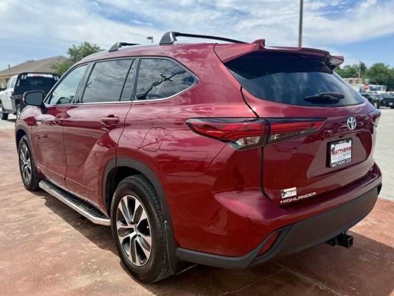 2021 Toyota Highlander XLEImage 8