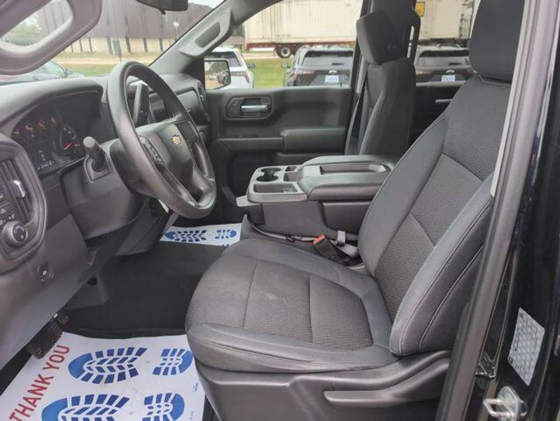 2019 Chevrolet Silverado 1500 Custom photo 11