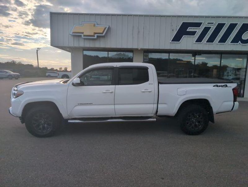 2021 Toyota Tacoma TRD Off-Road V6 photo 2