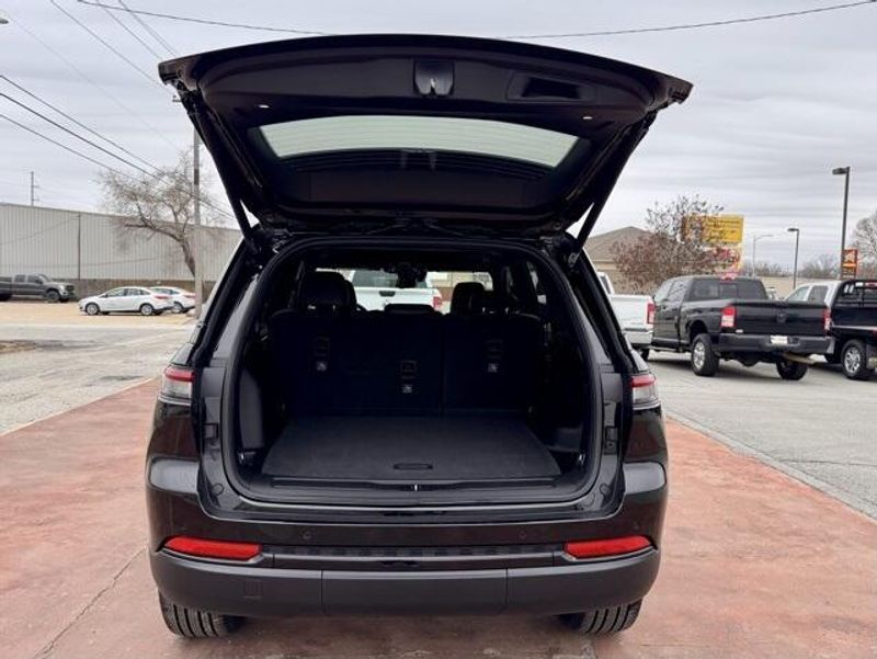 New 2025 Jeep Grand Cherokee Limited 4x4Image 7