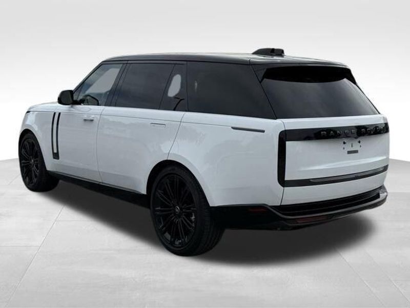 Used 2025 Land Rover Range Rover SE