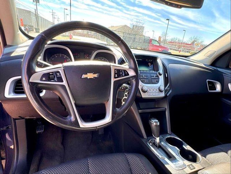 Used 2017 Chevrolet Equinox LTImage 9