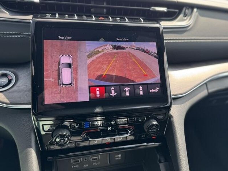 2025 Jeep Grand Cherokee Overland 4x4Image 18