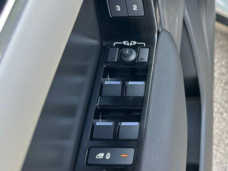 2025 Land Rover Range Rover Velar Dynamic SE