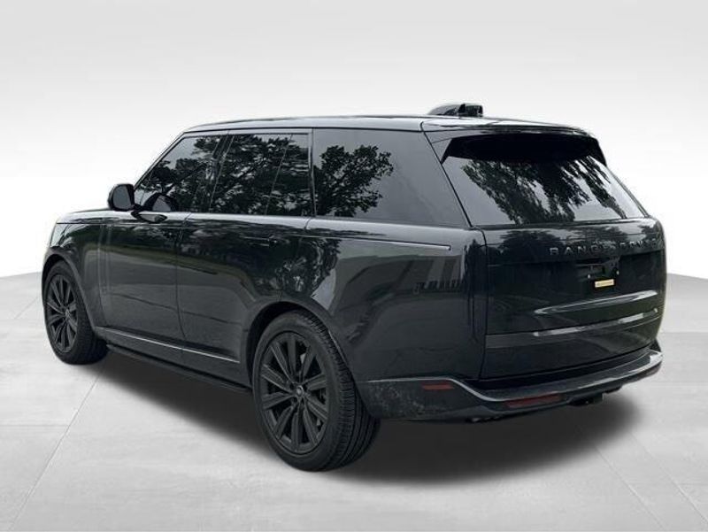 2025 Land Rover Range Rover SE