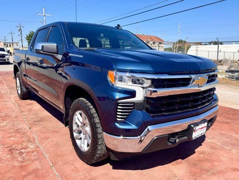 Used 2023 Chevrolet Silverado 1500 LTImage 3