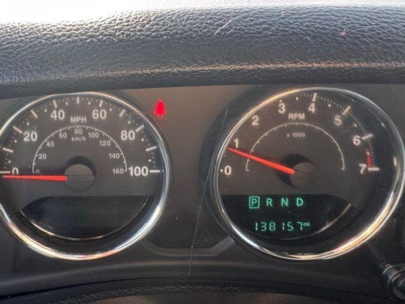 Used 2016 Jeep Wrangler Unlimited SaharaImage 17