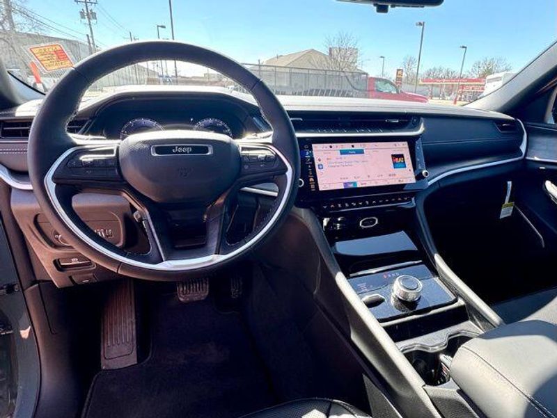 New 2026 Jeep Grand Cherokee L Limited Reserve 4x4Image 9