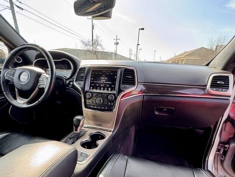 Used 2017 Jeep Grand Cherokee OverlandImage 13