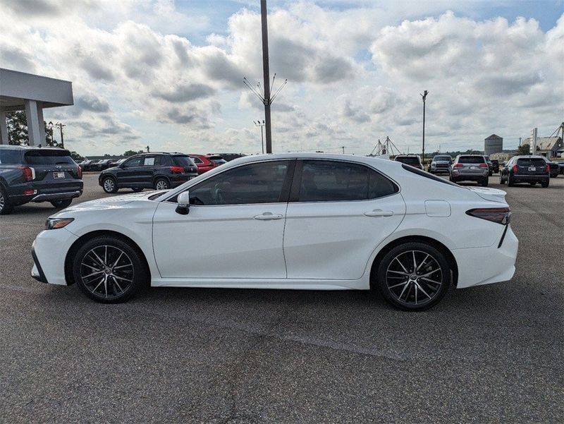 2021 Toyota Camry Image 7