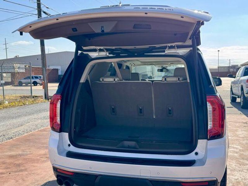 Used 2022 GMC Yukon DenaliImage 9