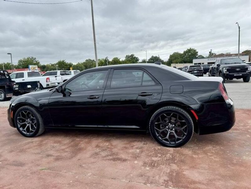 Used 2019 Chrysler 300 TouringImage 8