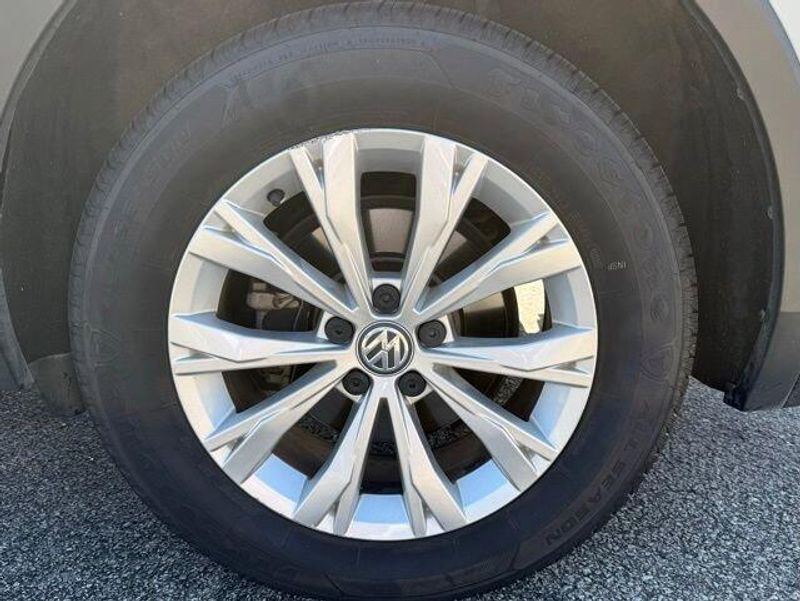 Used 2021 Volkswagen Tiguan SE
