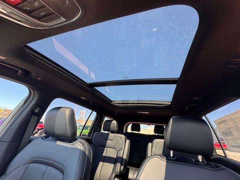 New 2026 Jeep Grand Cherokee L Limited Reserve 4x4Image 17