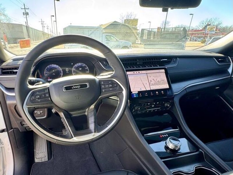 New 2025 Jeep Grand Cherokee L Limited 4x2Image 10