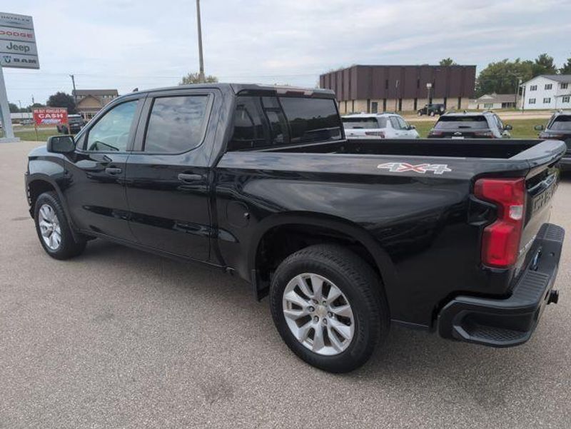 2019 Chevrolet Silverado 1500 Custom photo 3
