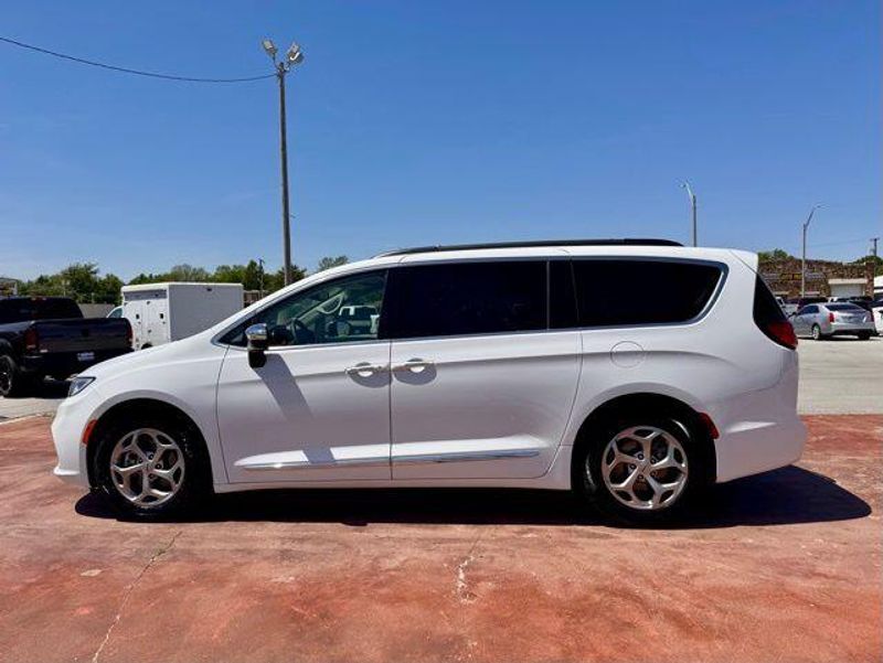 Used 2023 Chrysler Pacifica LimitedImage 9