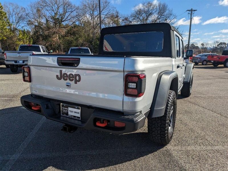 2024 Jeep Gladiator Mojave 4x4 in a Silver Zynith Clear Coat exterior color and Blackinterior. South Georgia CDJR 229-443-1466 southgeorgiacdjr.com 