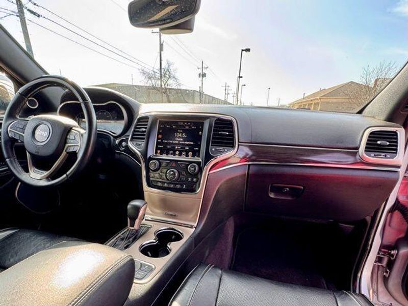 Used 2017 Jeep Grand Cherokee OverlandImage 13
