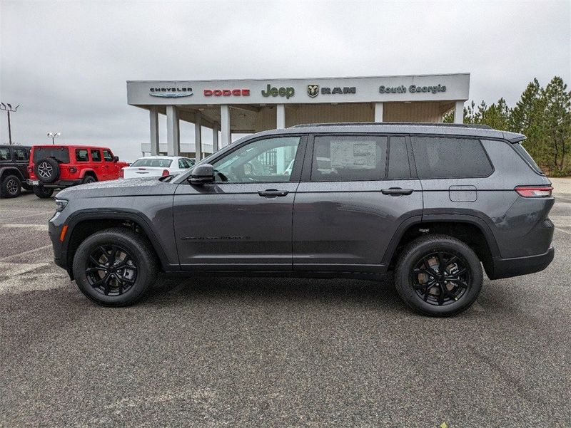 2024 Jeep Grand Cherokee L Altitude 4x4 in a Baltic Gray Metallic Clear Coat exterior color and Global Blackinterior. South Georgia CDJR 229-443-1466 southgeorgiacdjr.com 