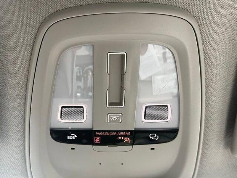 2024 Volvo XC40 Plus Bright Theme